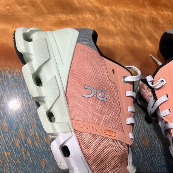 On Cloudflyer 4 Running Shoes Peach Aloe size 8.5 Sneakers - Picture 5 of 14